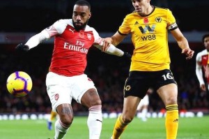  阿森纳门将低级失误，伯恩茅斯补时扳平抢关键一分  